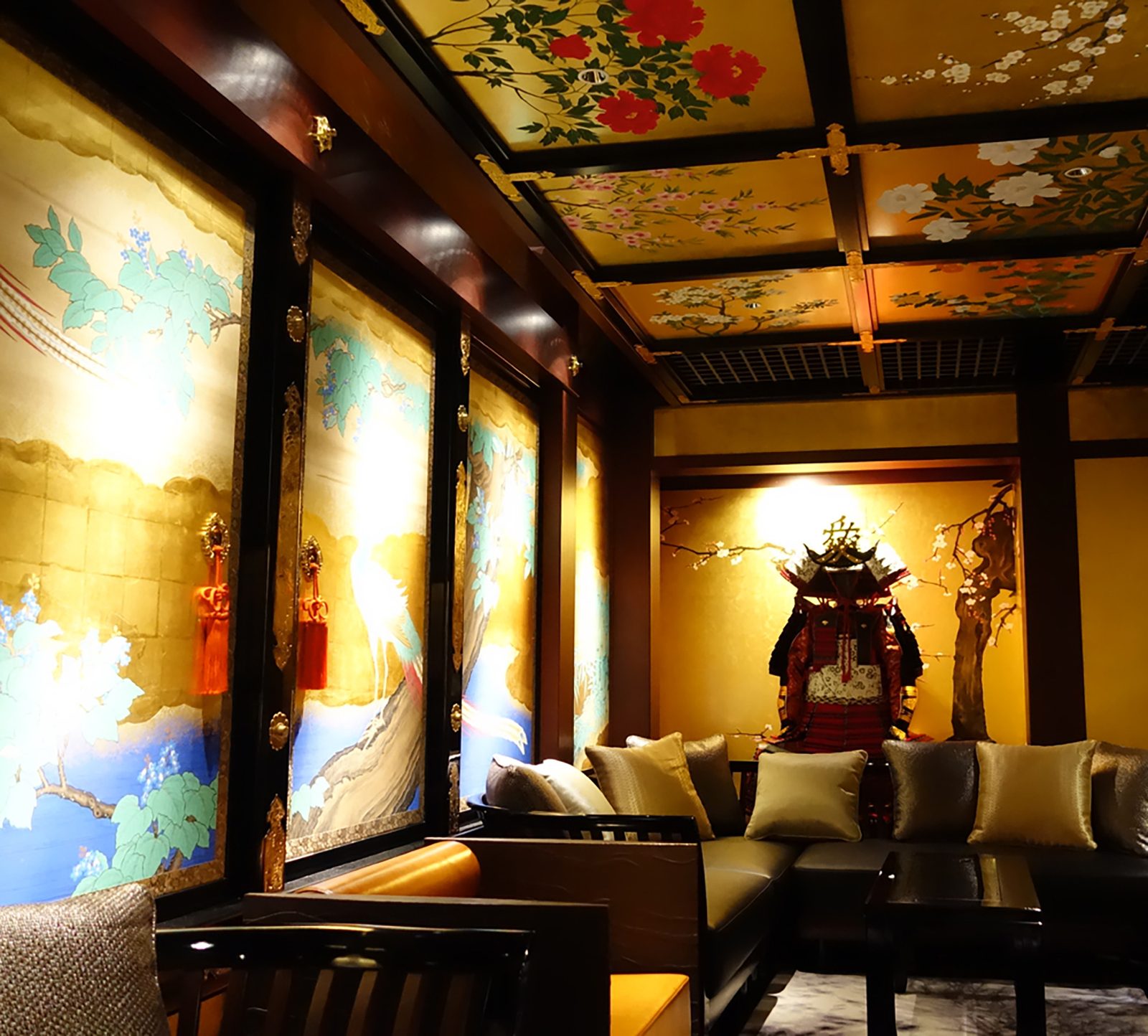 Private room with samurai armor and crane paintings